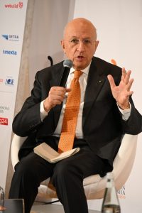 Primo piano Presidente Patuelli durante l'intervento